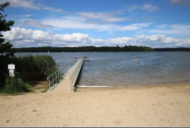 See am Waldrand beim Eiscafé Floki